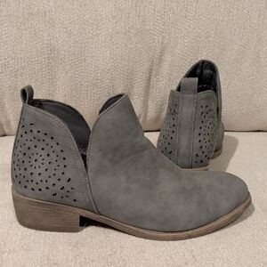 Vepose Gray Ankle Booties